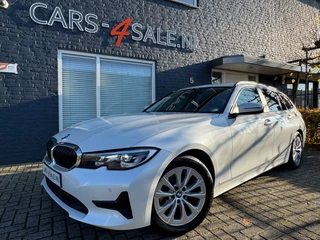 BMW 3 Serie 318I Touring Autom. Business Edit. + Camera + Led + Navi + D-glas