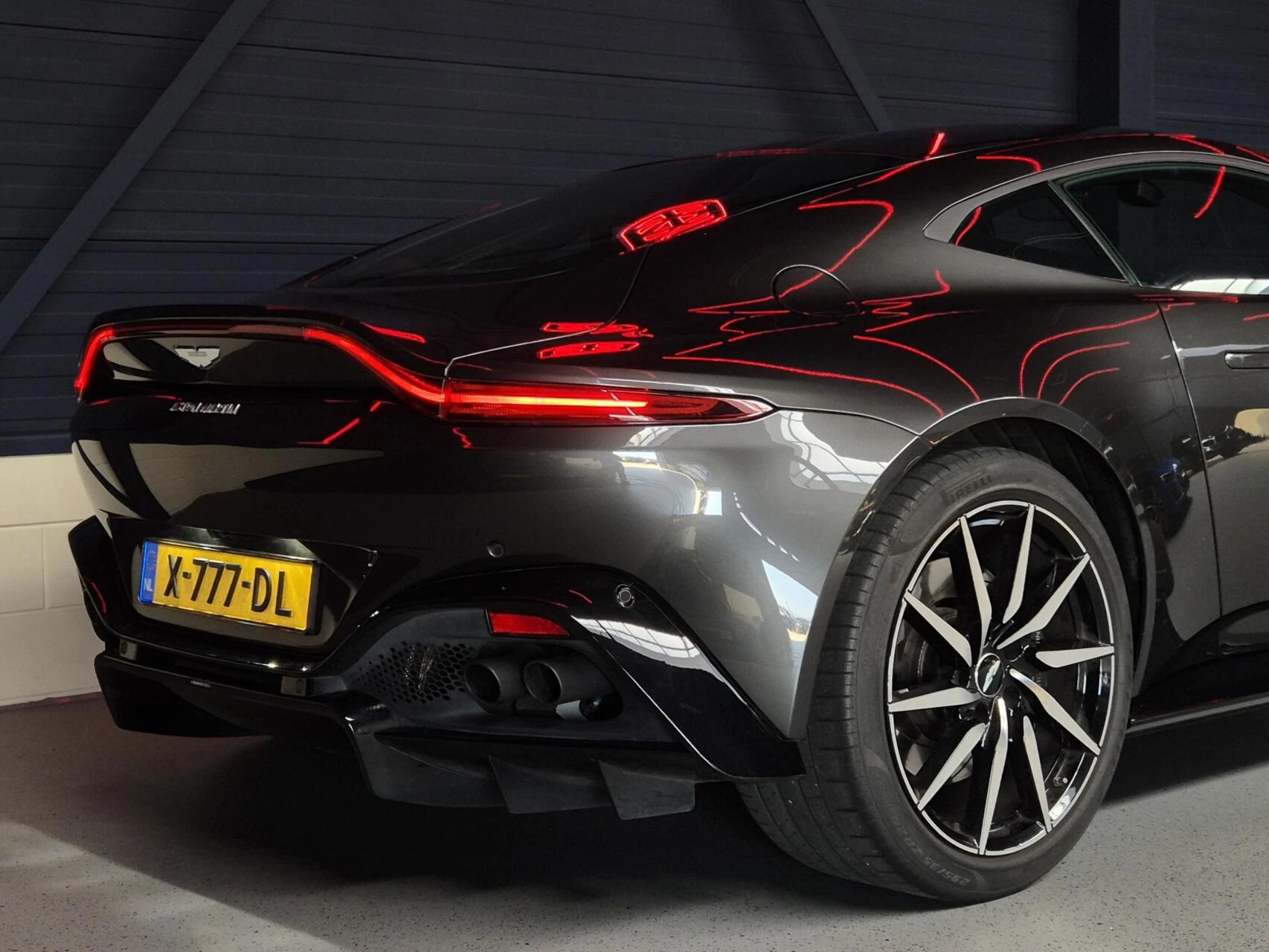 Hoofdafbeelding Aston Martin V8 Vantage