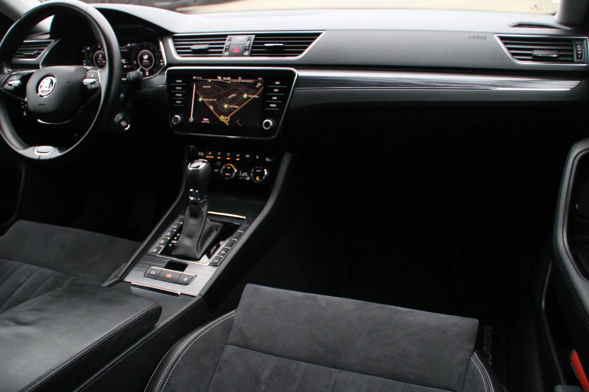 Hoofdafbeelding Škoda Superb