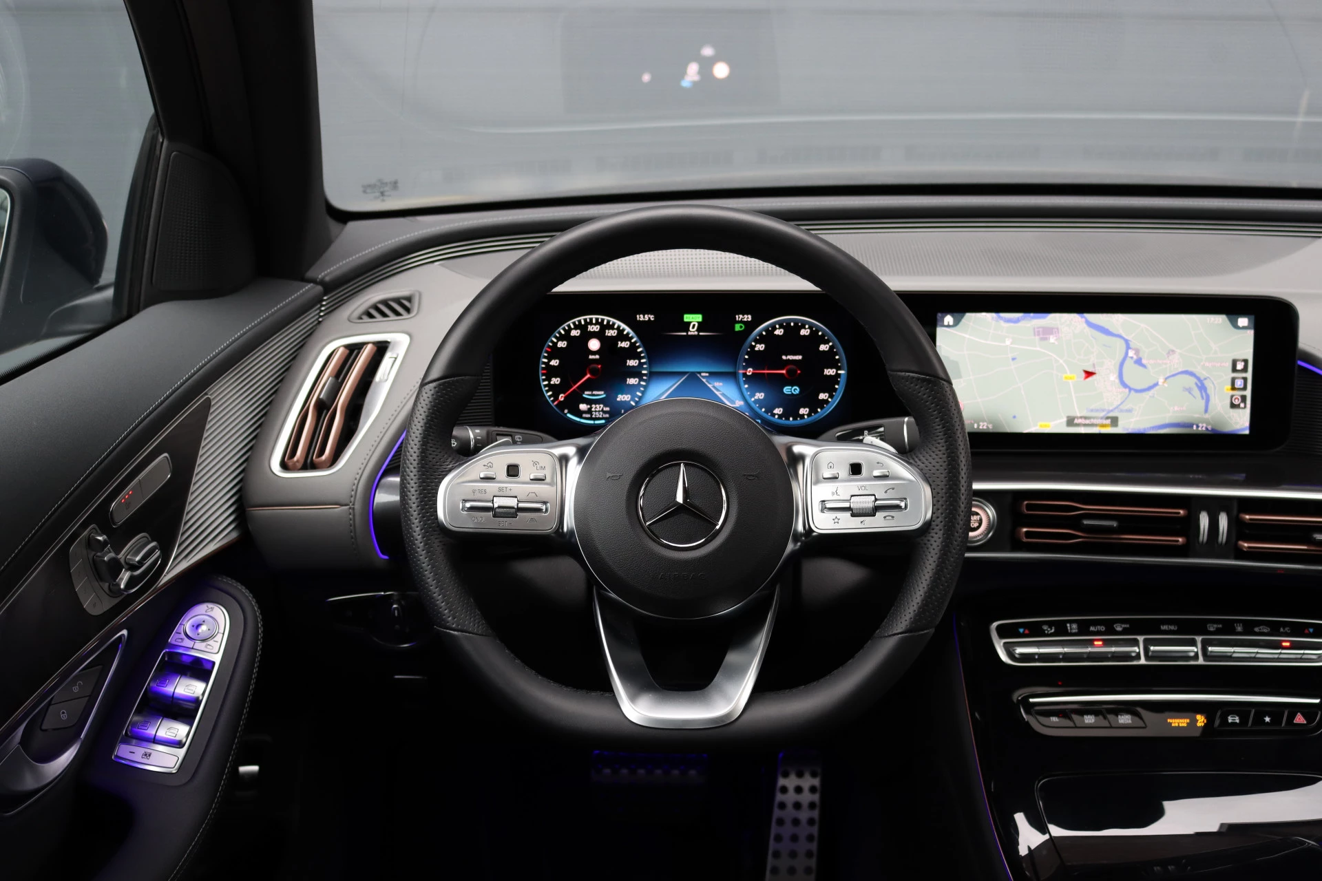 Hoofdafbeelding Mercedes-Benz EQC