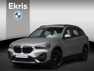 BMW X1 xDrive25e High Executive | Comfort Pack | Trekhaak met afneembare kogel | Stuurwielrand Verwarmd | Glazen panoramadak | Park Distance Control voor/achter (PDC) | HiFi System | BMW Head-Up Display