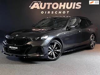BMW 5-serie Touring 520i High Executive Edition M Trekhaak/ Stuurverwarming/ H&K/ 20"/ Glazendak/ Memoryseats/ 360Camera/Ambientpl