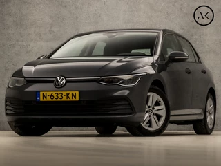 Volkswagen Golf 1.0 eTSI Sport Automaat (APPLE CARPLAY, GROOT NAVI, KEYLESS, SFEERVERLICHTING, SPORTSTOELEN, LM VELGEN, PARKEERSENSOREN, ADAPTIVE CRUISE, NIEUWSTAAT)
