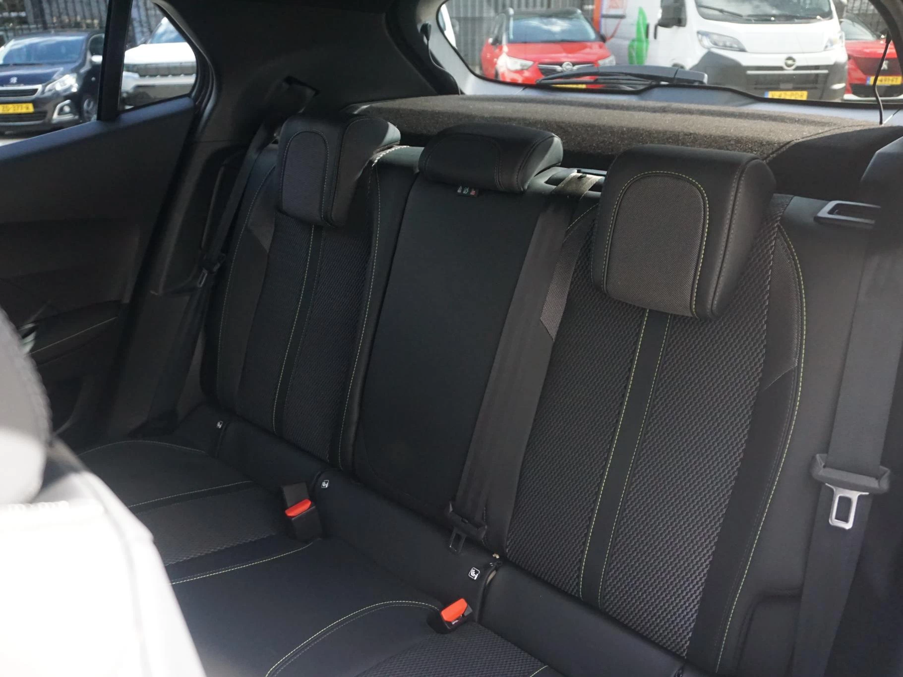 Hoofdafbeelding Peugeot e-2008