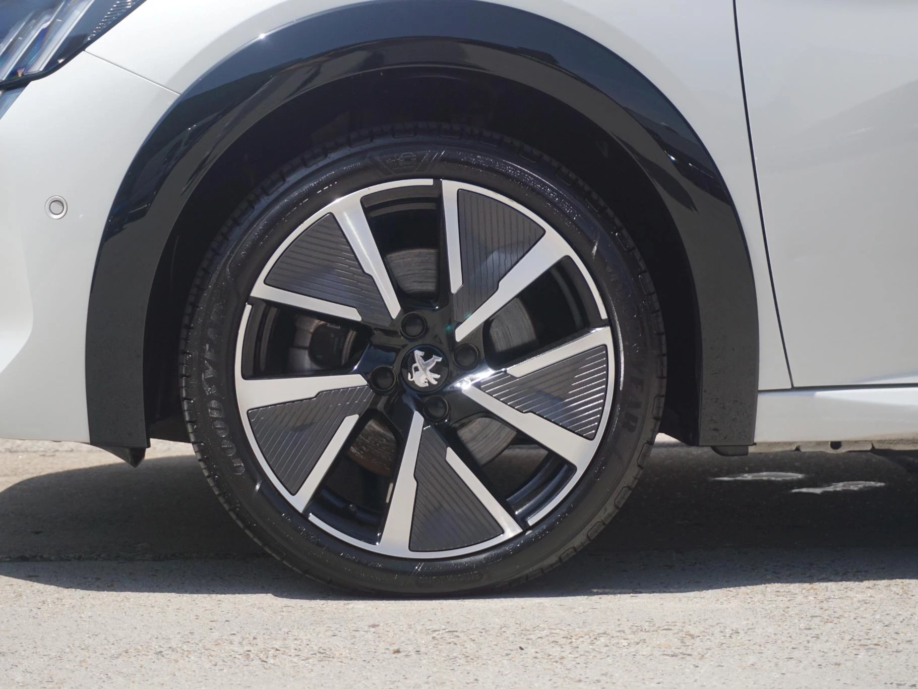Hoofdafbeelding Peugeot e-208