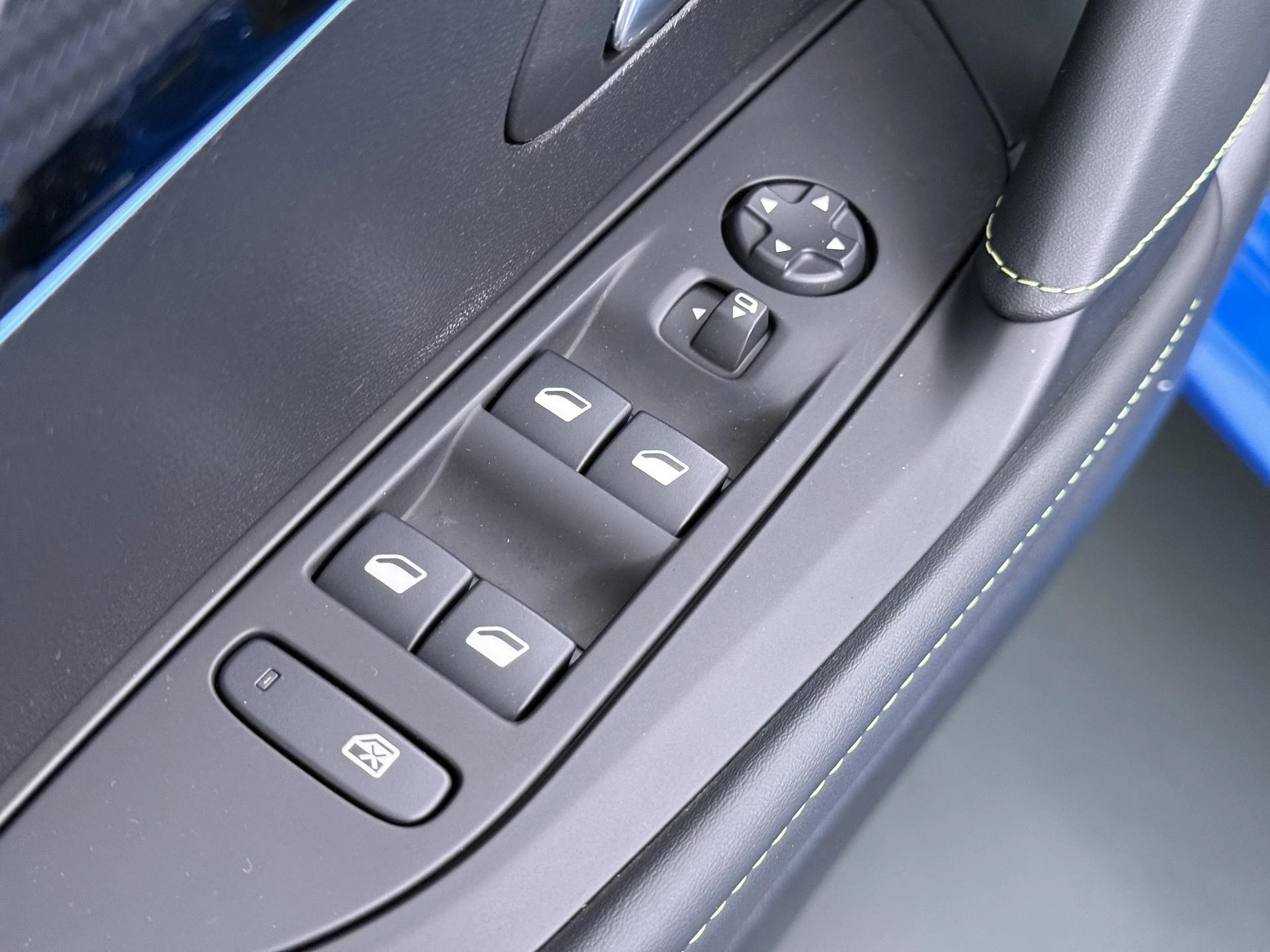 Hoofdafbeelding Peugeot e-208