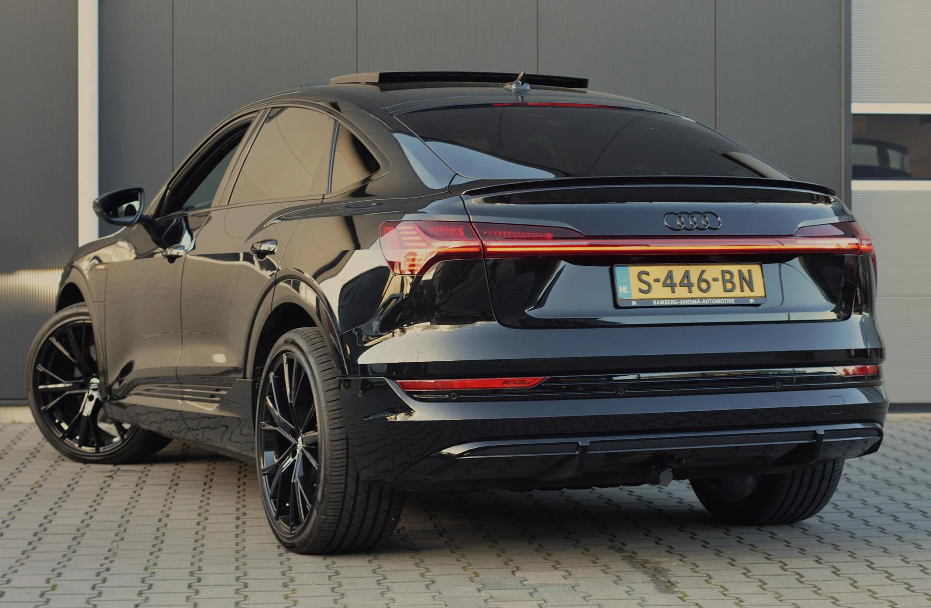 Hoofdafbeelding Audi e-tron
