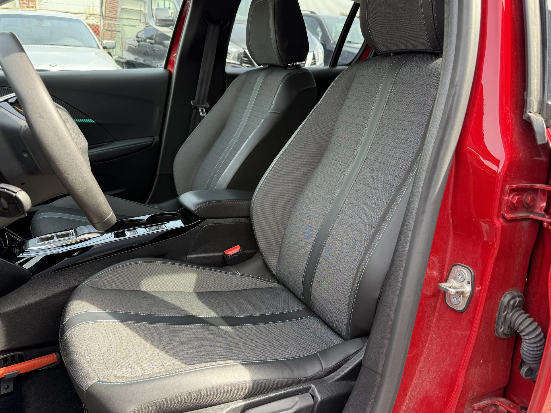 Hoofdafbeelding Peugeot e-208