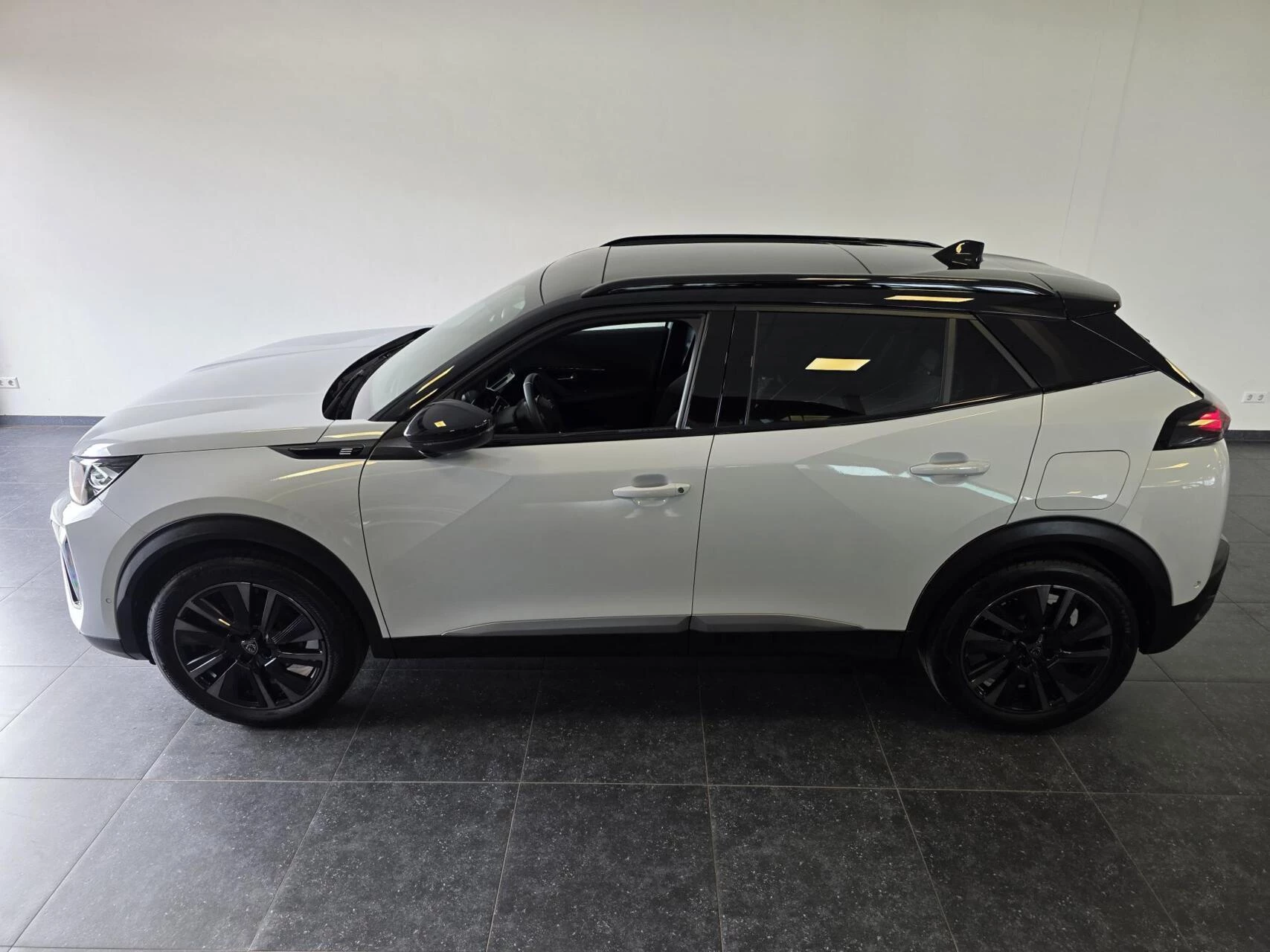 Hoofdafbeelding Peugeot e-2008