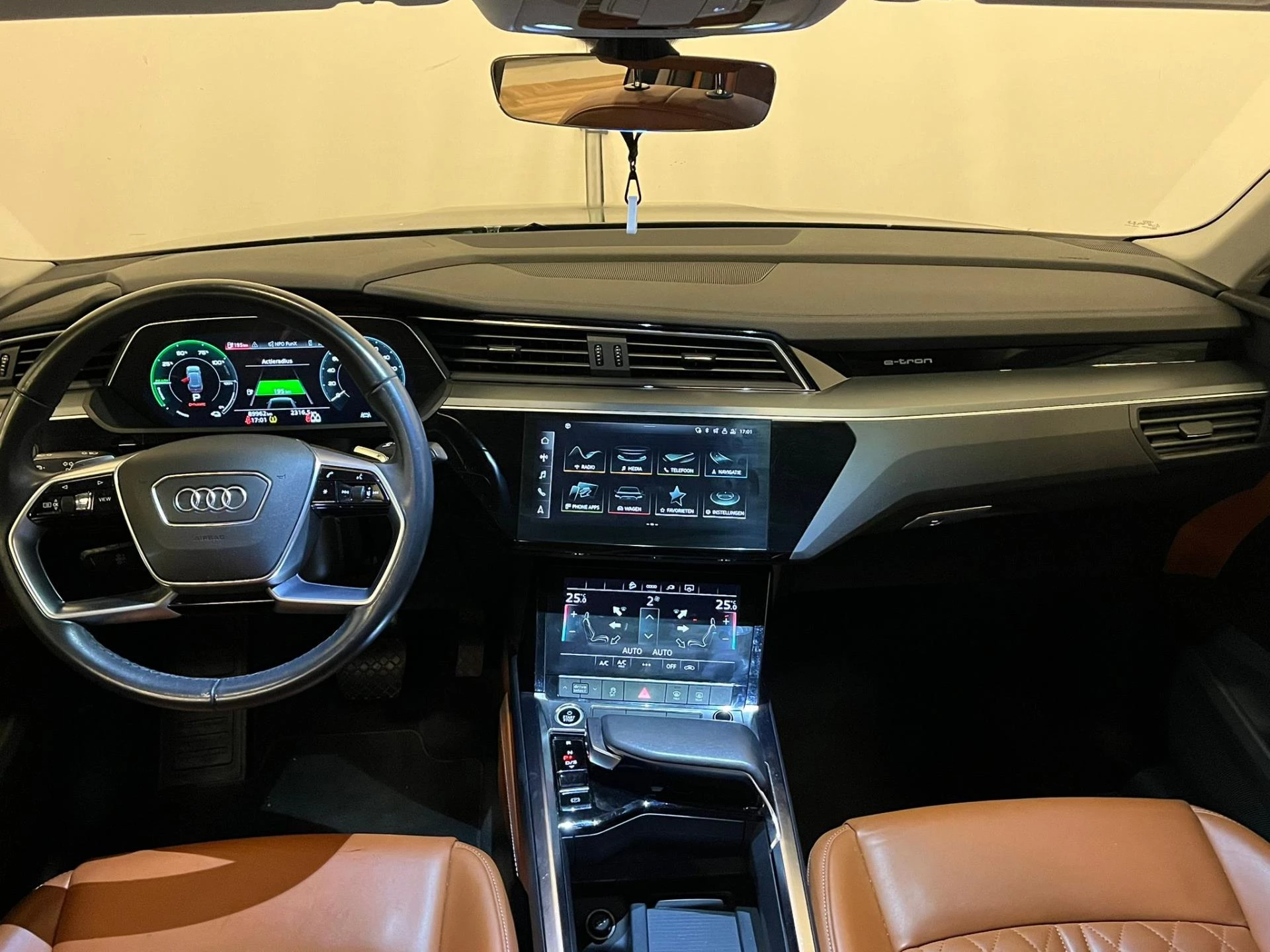 Hoofdafbeelding Audi e-tron