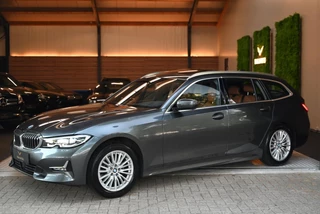 BMW 3-serie Touring 320i High Executive Edition - Adaptive Cruise Control - Memory - Panoramadak - El. Trekhaak - Dashboard Leder