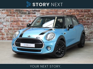 MINI Cooper Hatchback Business 5 deurs / Navigatiesysteem / Airconditioning / Cruise Control / 16 Inch / Bluetooth / Colour Line Carbon Black / Interieurpanelen Hazy Grey / Middenarmsteun