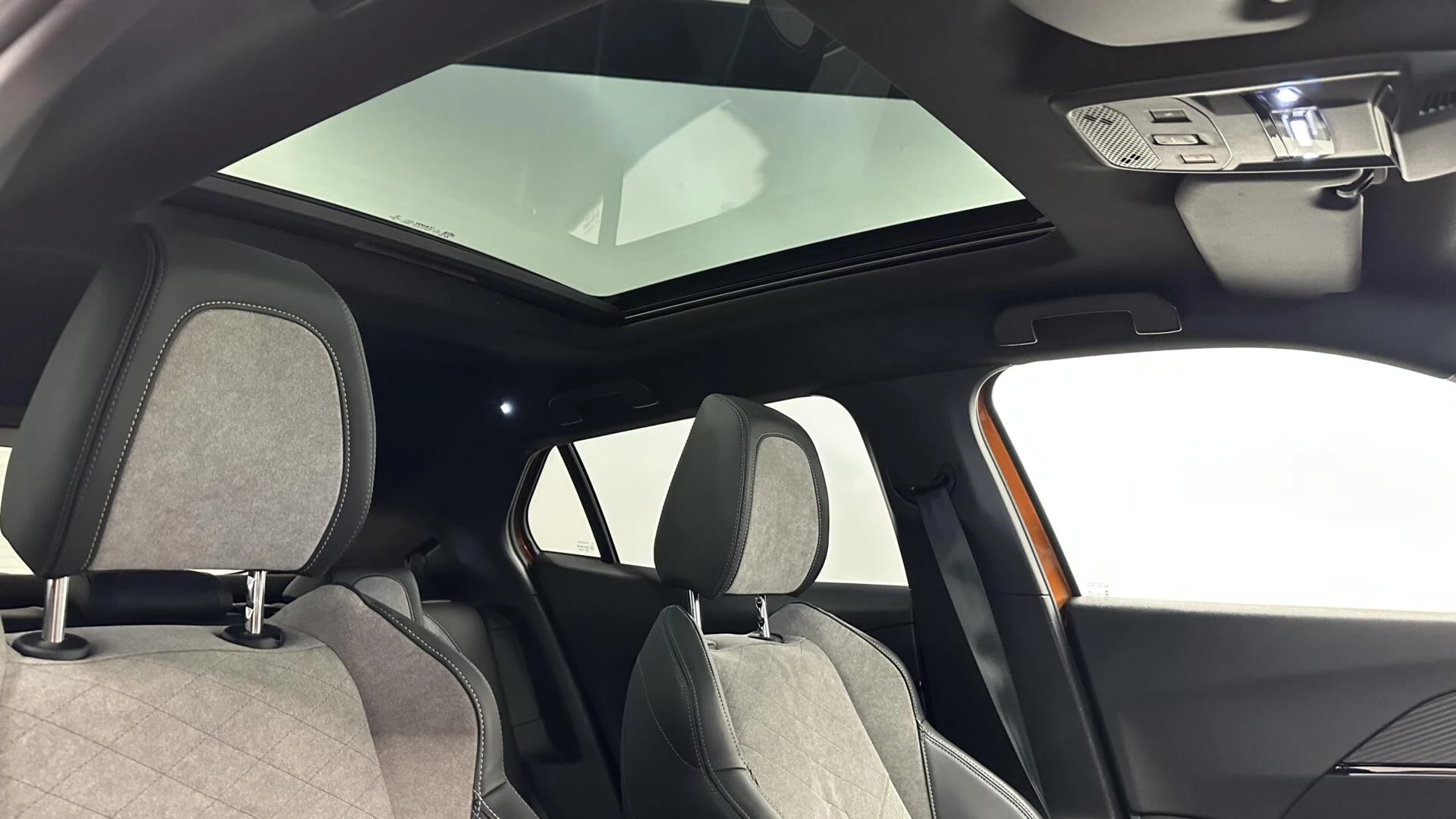 Hoofdafbeelding Peugeot e-2008