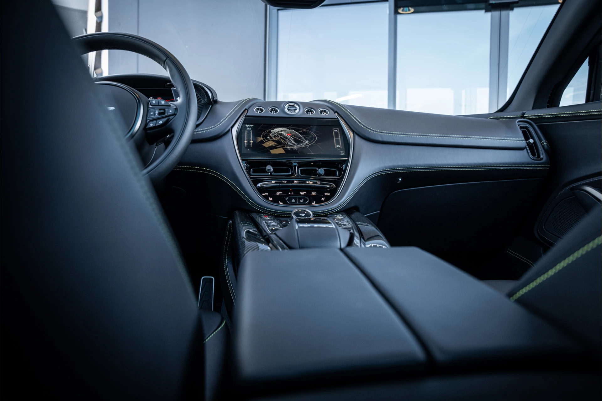 Hoofdafbeelding Aston Martin DBX