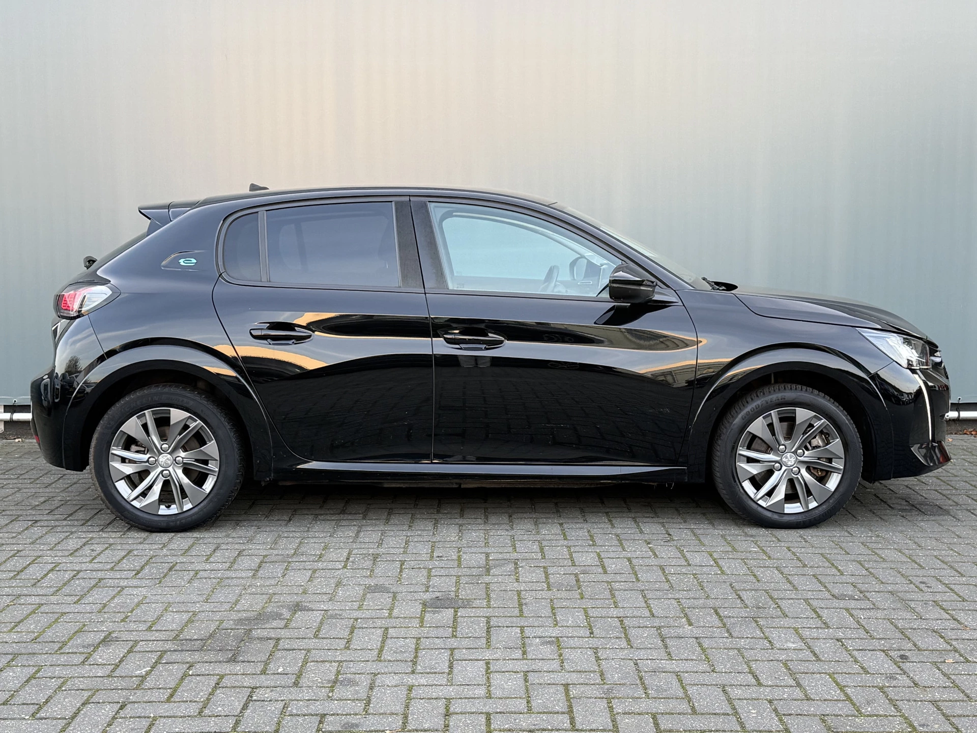 Hoofdafbeelding Peugeot e-208