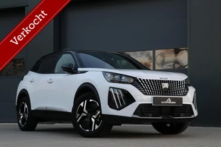 Peugeot e-2008 EV |GT| Avantage 54 kWh AdaptiveCruise 360 View Blindspot Leer/Alcantara Sfeerverlicht Led Pdc PrivacyGlass Nieuwstaat 5558KM!! BJ2025