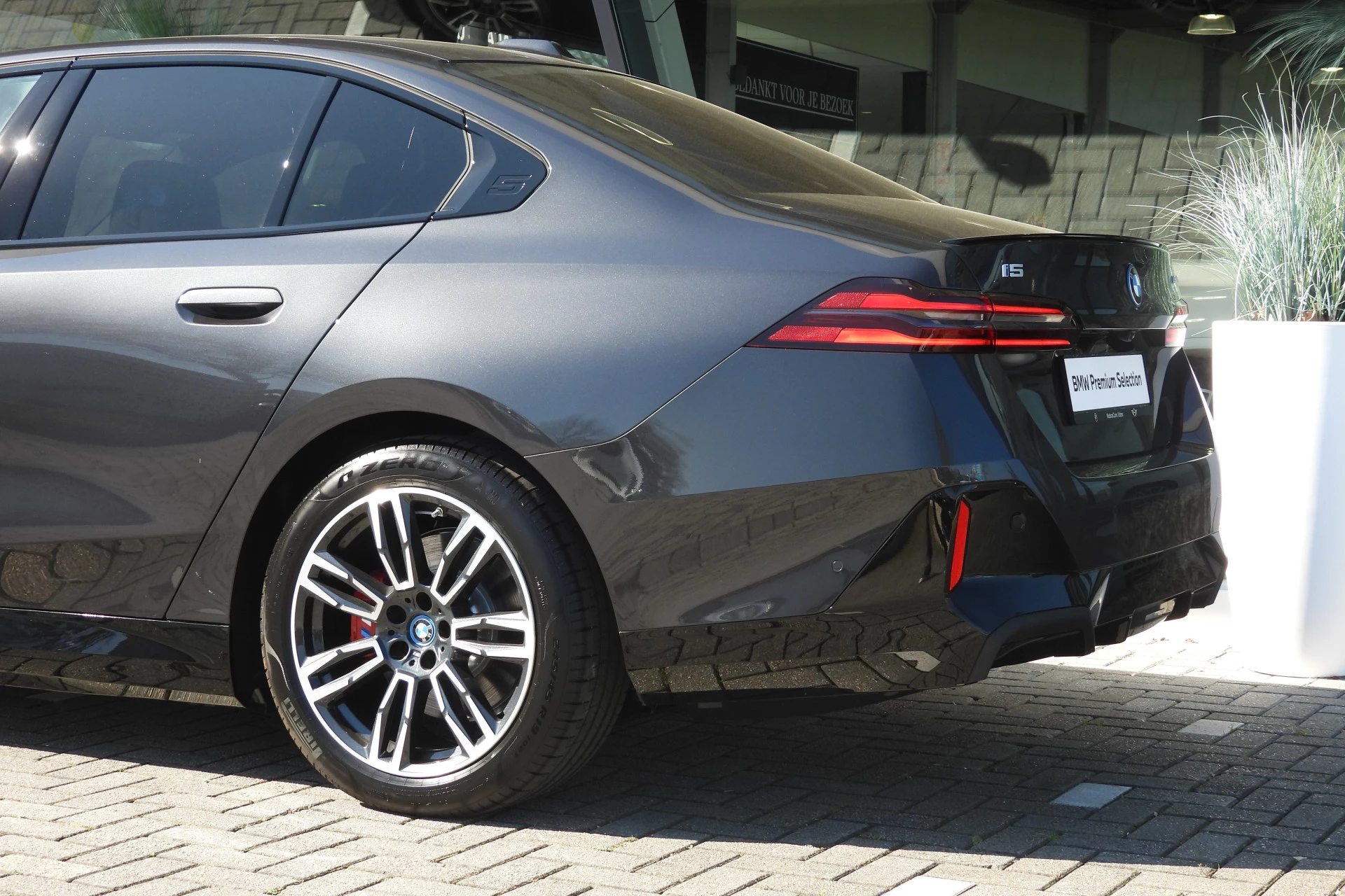 Hoofdafbeelding BMW i5