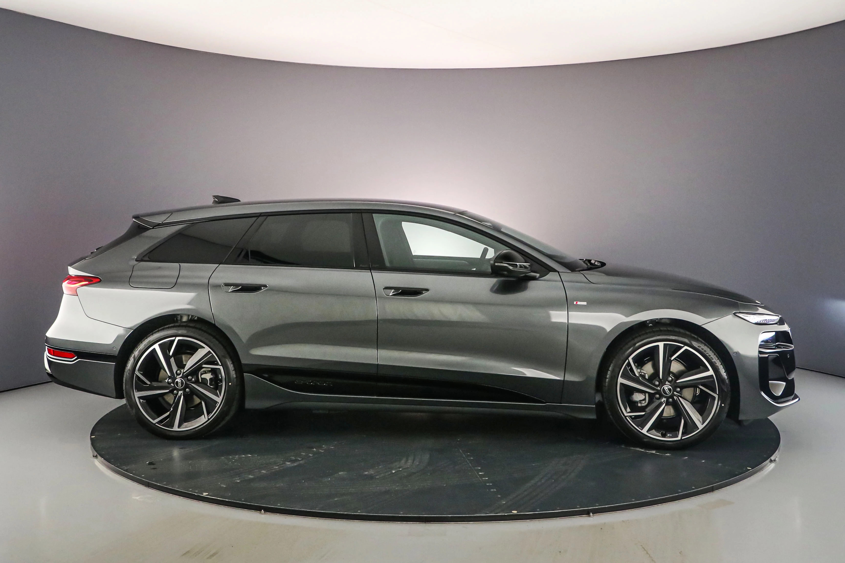 Hoofdafbeelding Audi A6 Avant e-tron