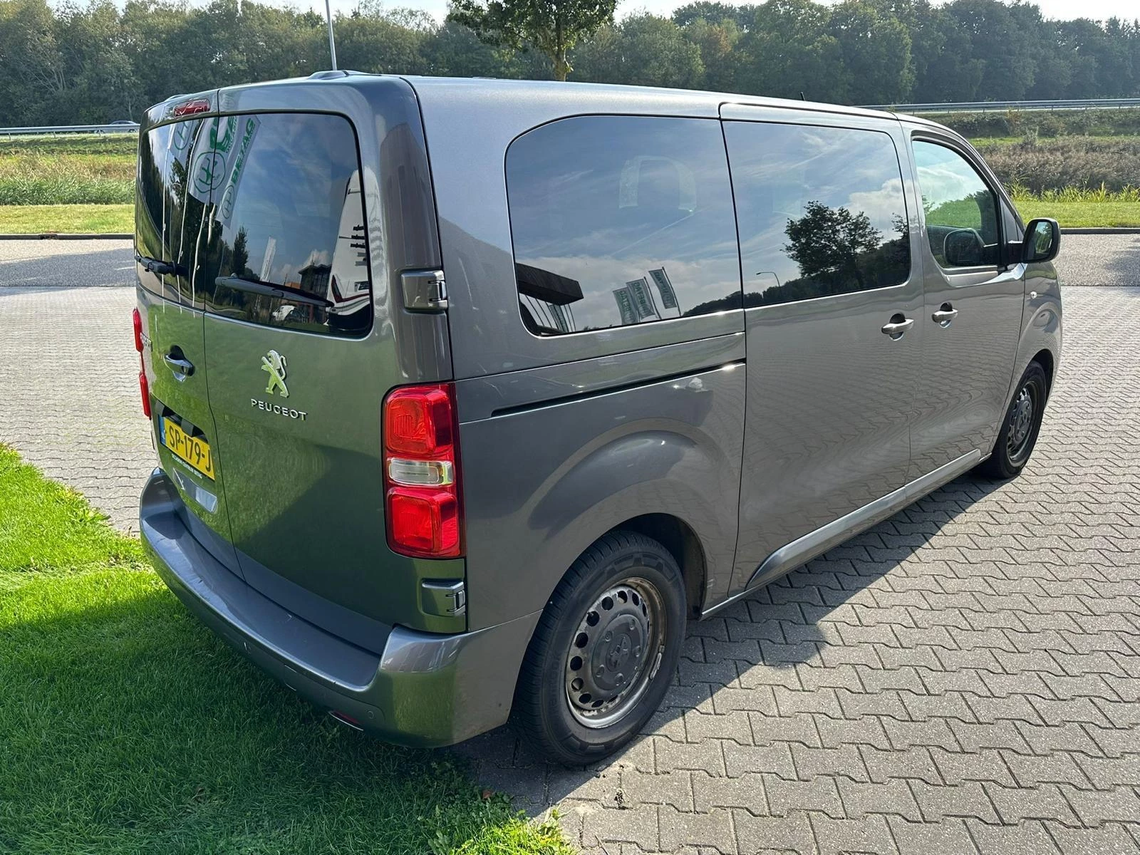 Hoofdafbeelding Peugeot Traveller