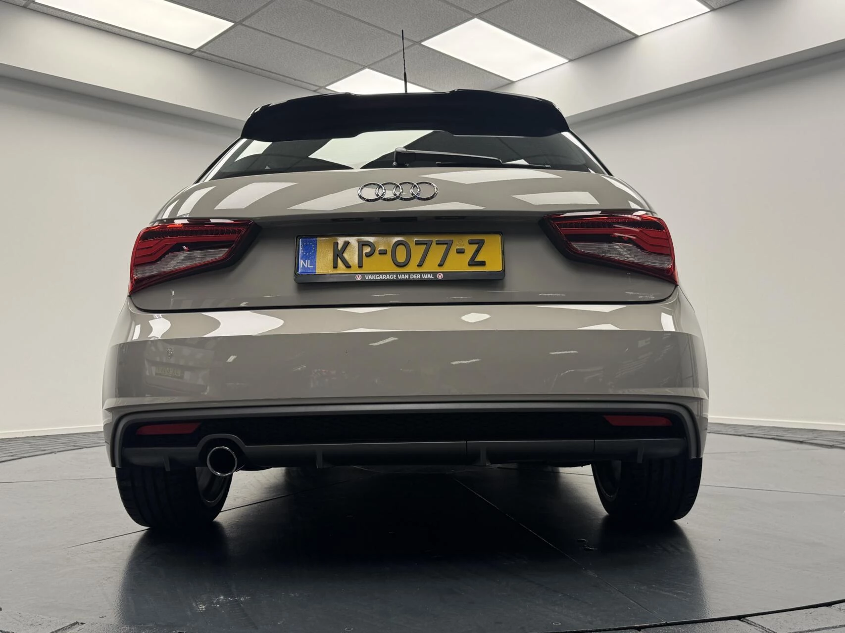 Hoofdafbeelding Audi 1.0 TFSi S-Line Airco-Navigatie-Cr.contr-Lm17''velgen