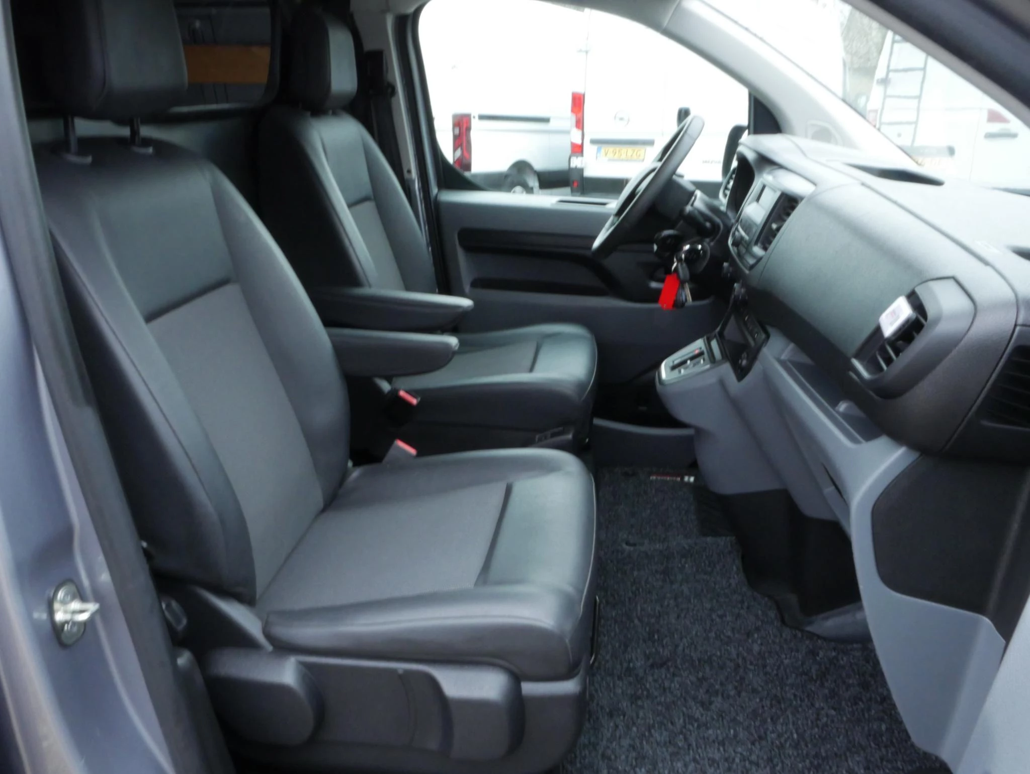 Hoofdafbeelding Peugeot e-Expert