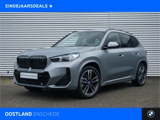 BMW iX1 xDrive30 M Sport / Achteruitrijcamera / Sportstoelen / M Adaptief onderstel / Comfort Access / Adaptieve LED / Widescreen Display / Driving Assistant Plus / Parking Assistant