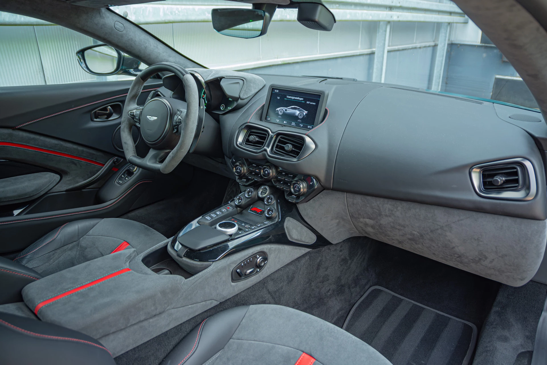 Hoofdafbeelding Aston Martin V8 Vantage