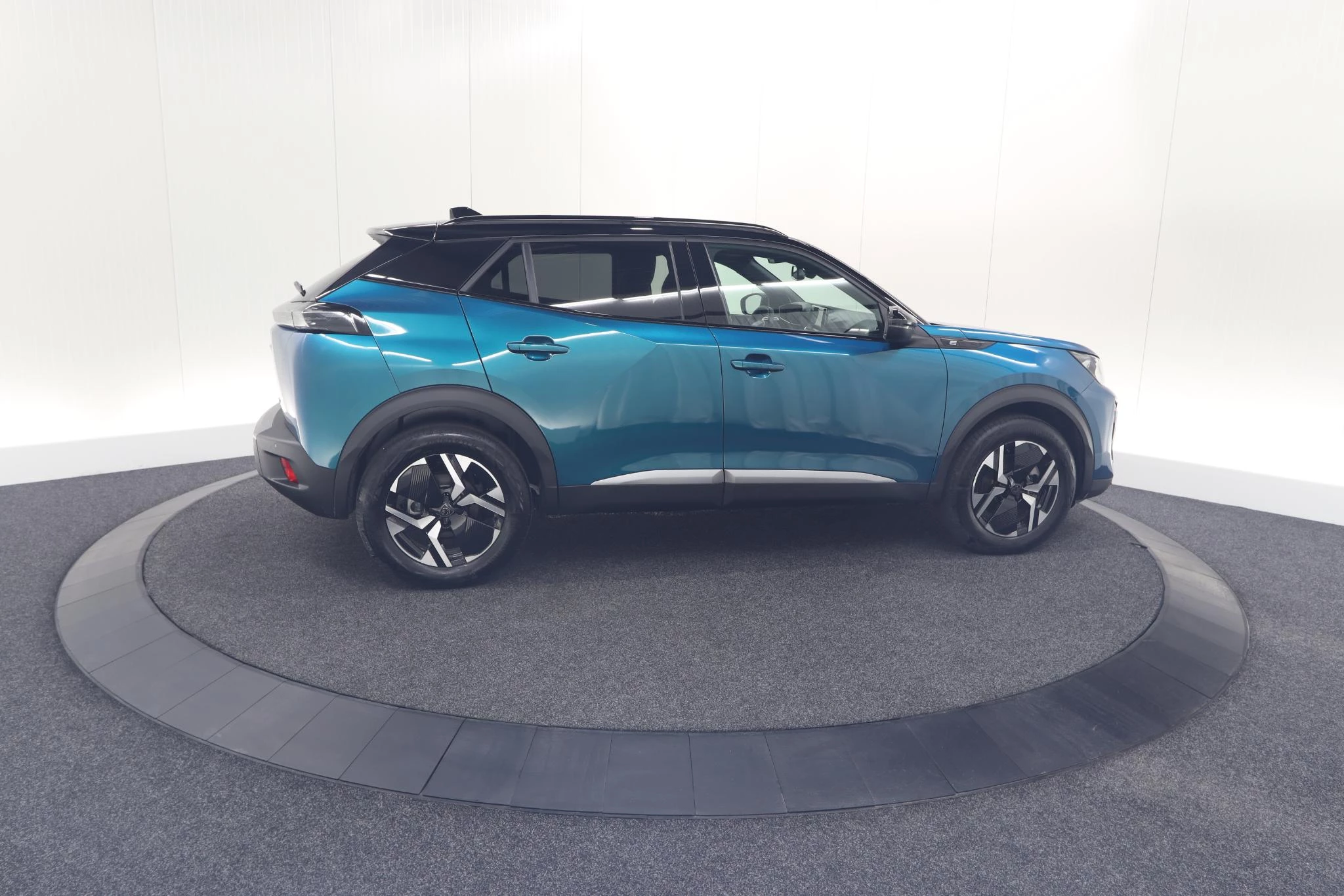 Hoofdafbeelding Peugeot e-2008