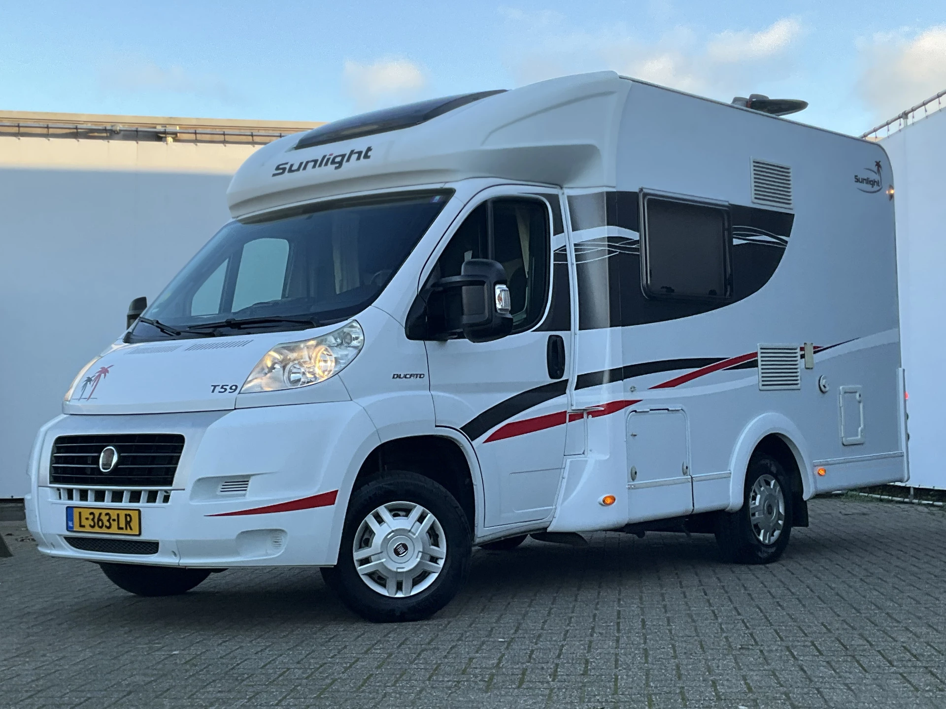 Hoofdafbeelding Carado T 59 2.3 131pk Airco Cruise Trekhaak Fietsendrager 2-Persoons Sunlight Carado