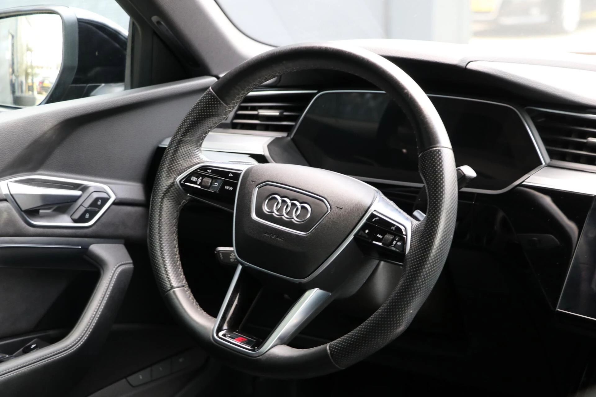 Hoofdafbeelding Audi e-tron