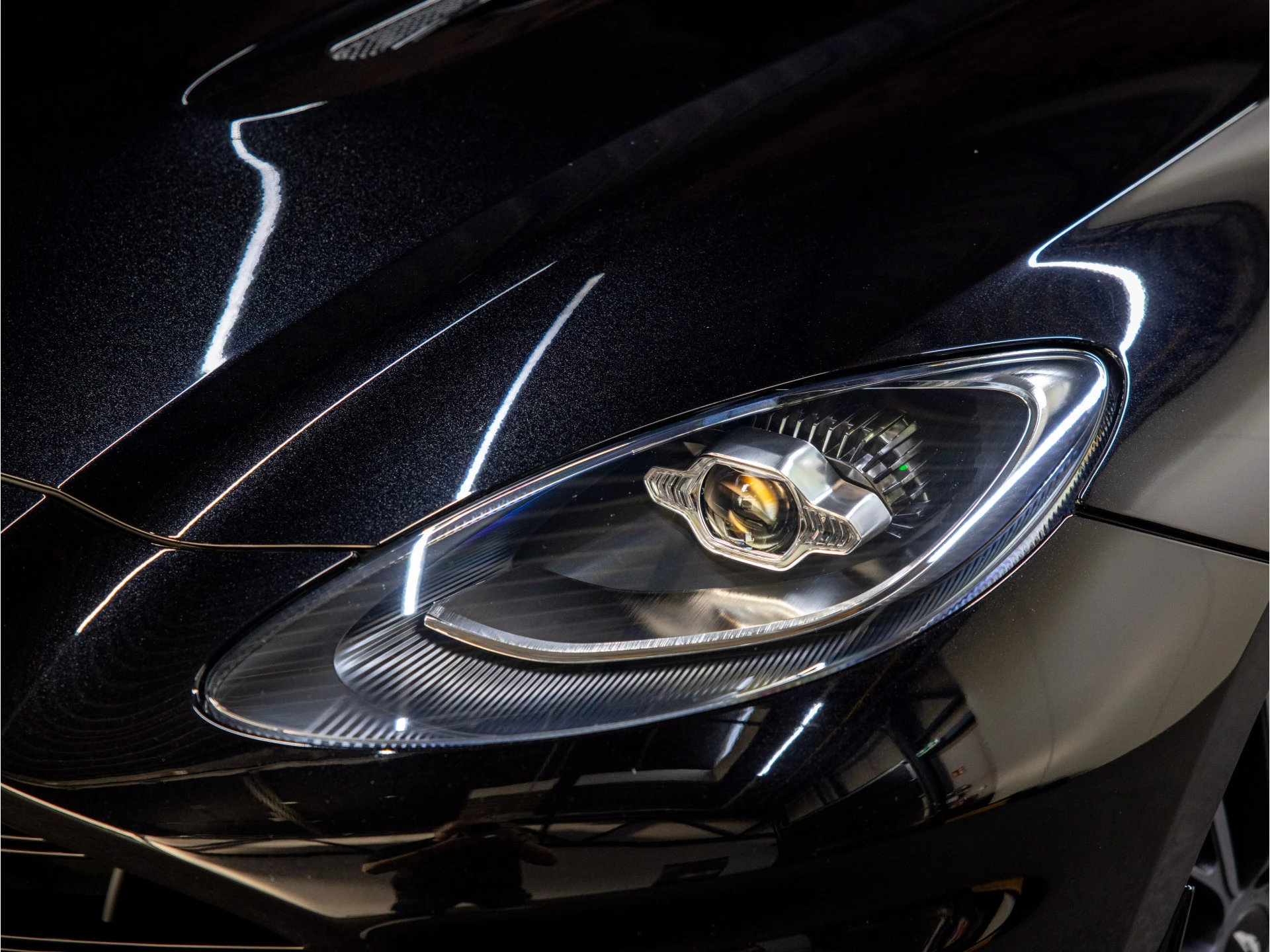 Hoofdafbeelding Aston Martin DBX