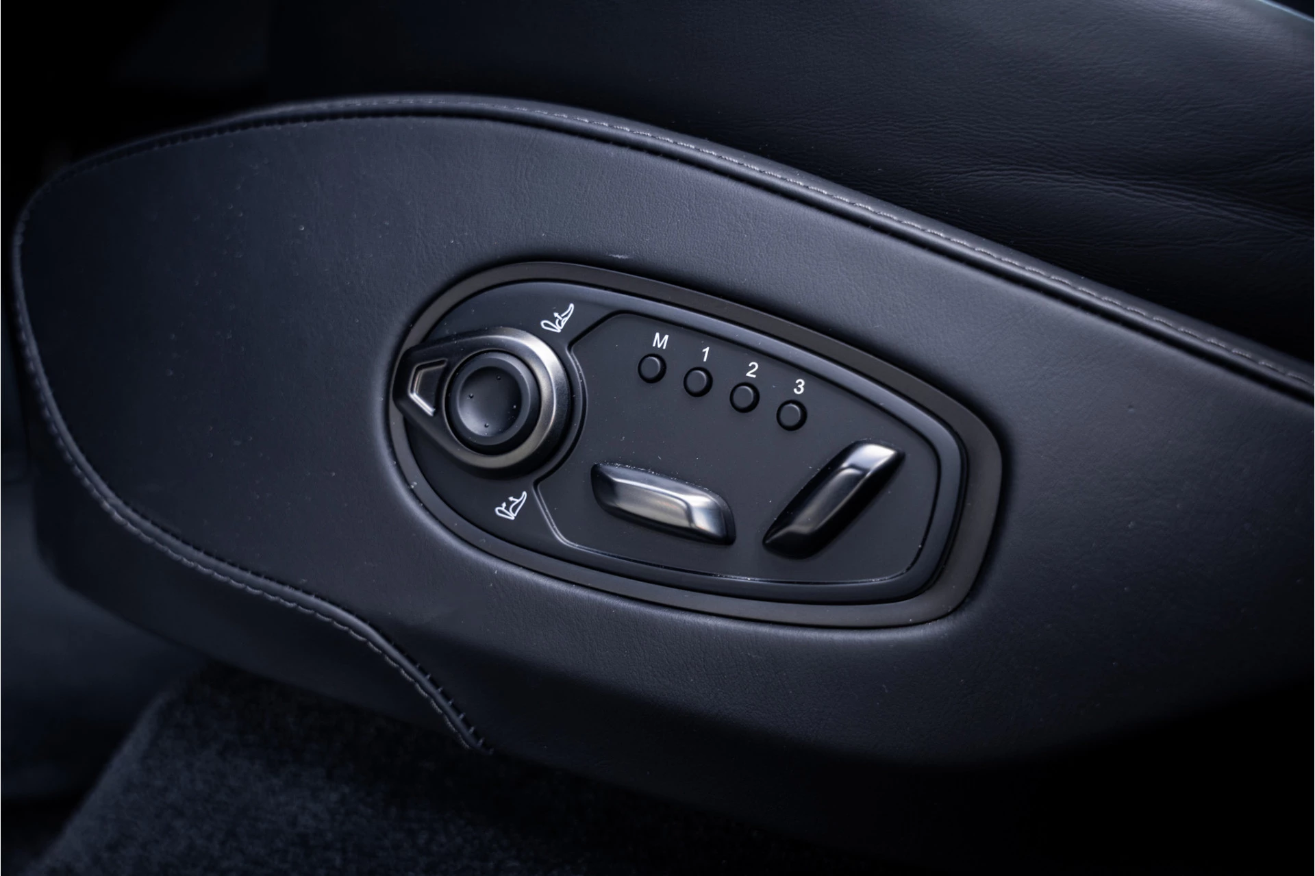 Hoofdafbeelding Aston Martin DBX