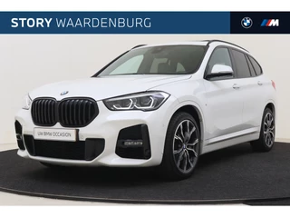 BMW X1 sDrive18i Executive Automaat / Panoramadak / Trekhaak / Achteruitrijcamera / LED / Park Assistant / Cruise Control