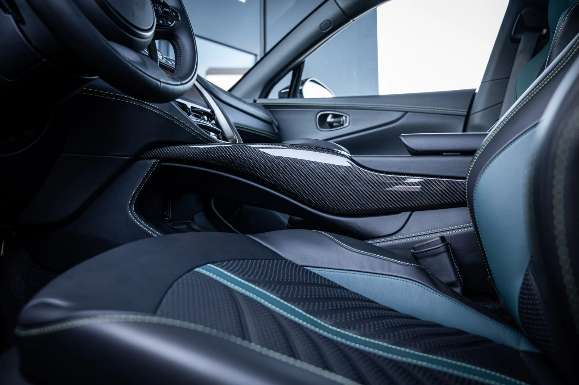 Hoofdafbeelding Aston Martin DBX