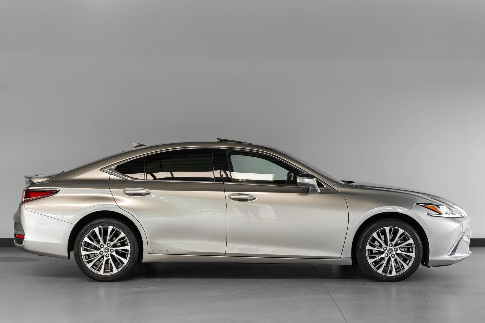 Hoofdafbeelding Lexus ES