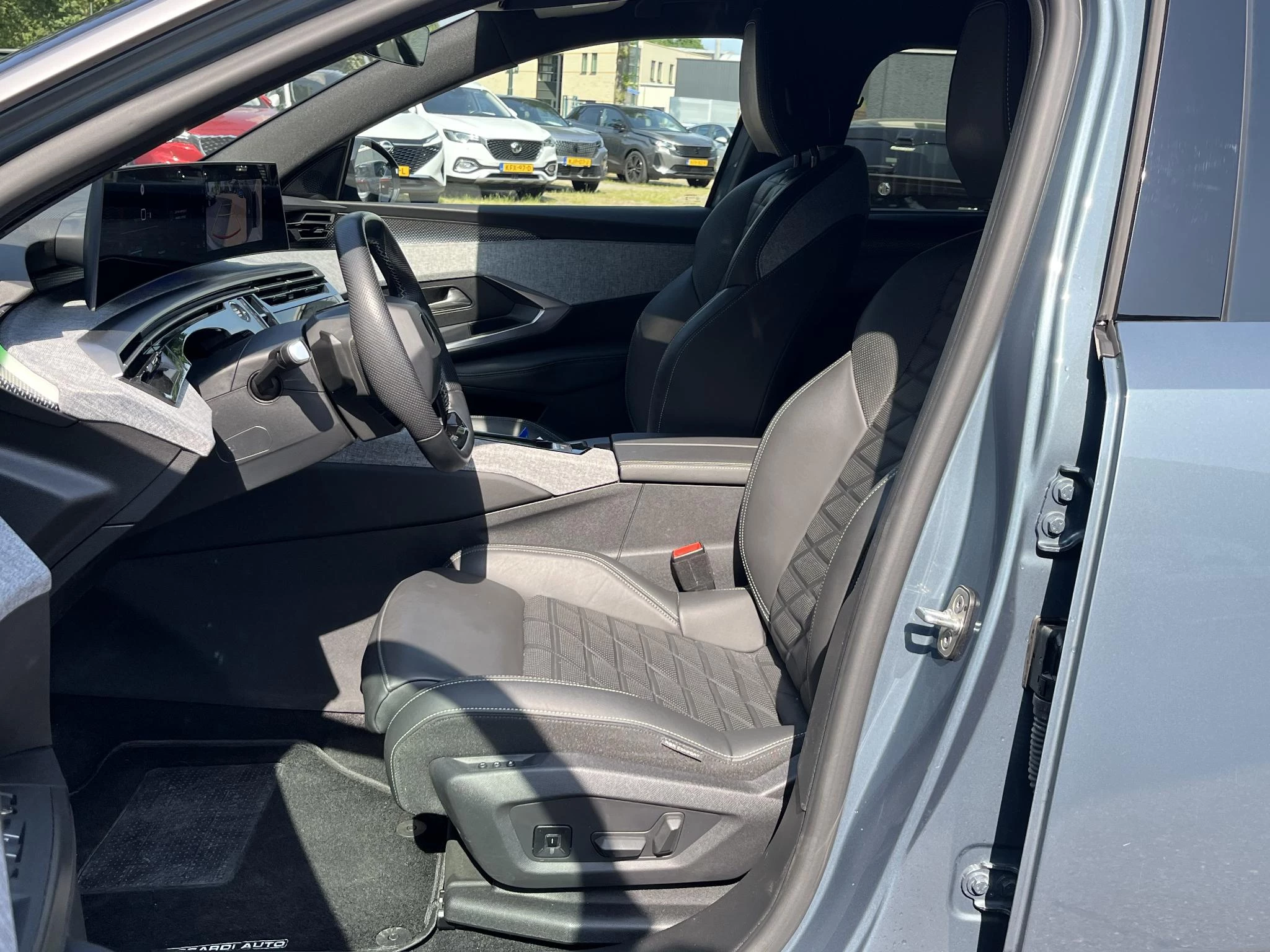 Hoofdafbeelding Peugeot e-5008