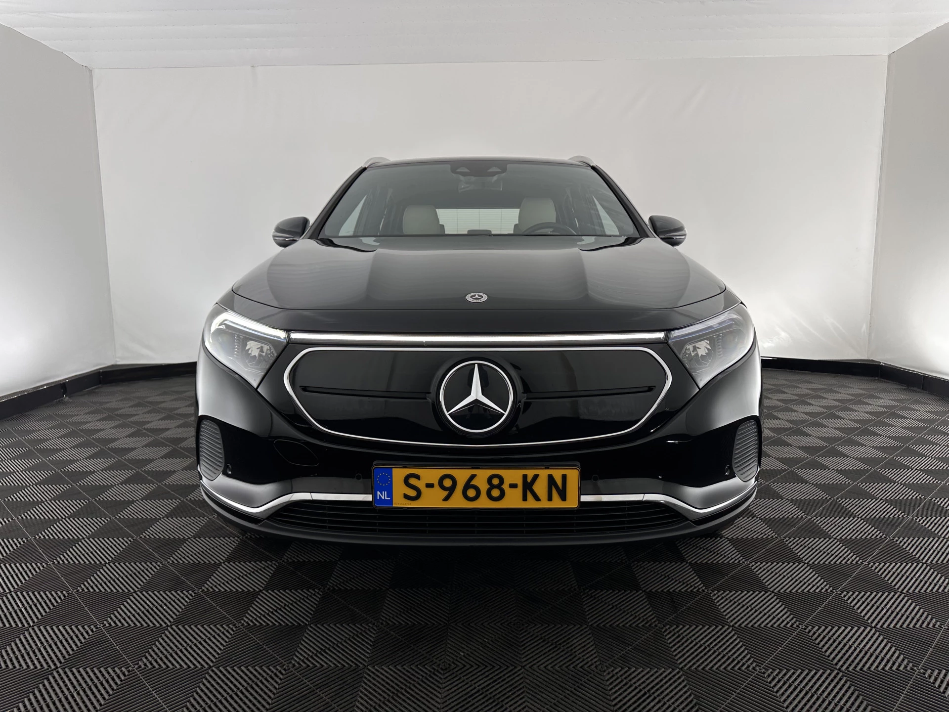 Hoofdafbeelding Mercedes-Benz EQA