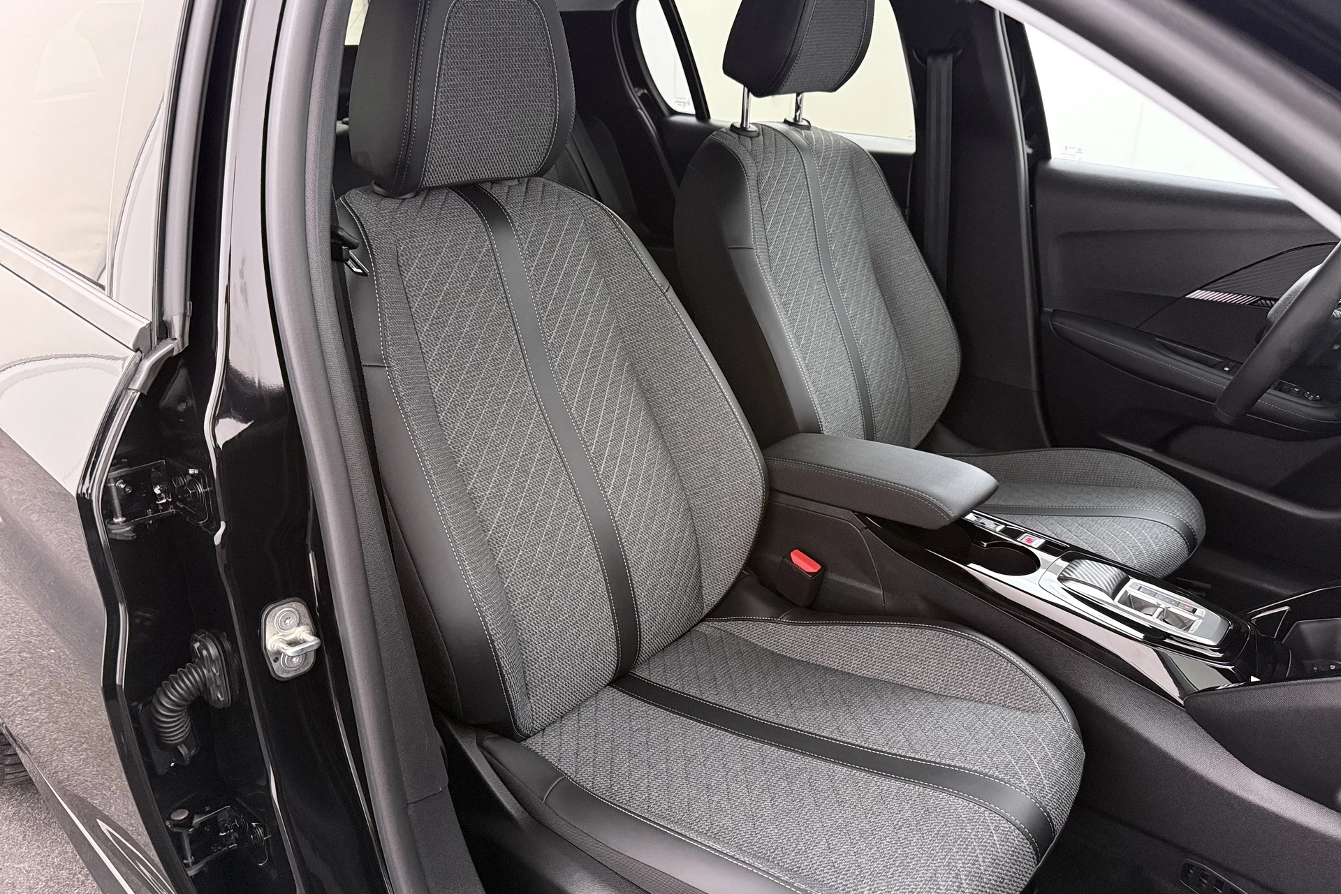 Hoofdafbeelding Peugeot e-208