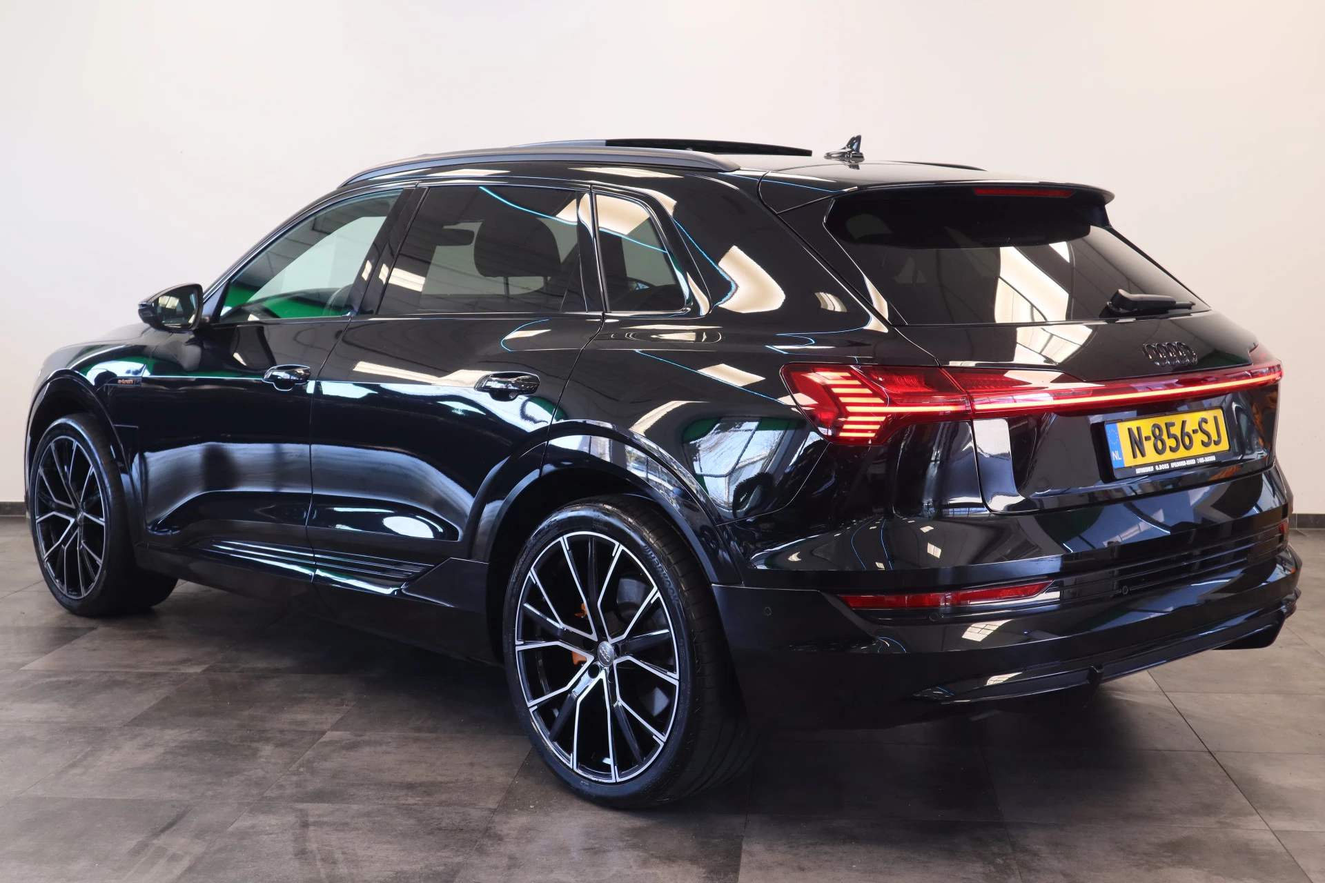Hoofdafbeelding Audi e-tron