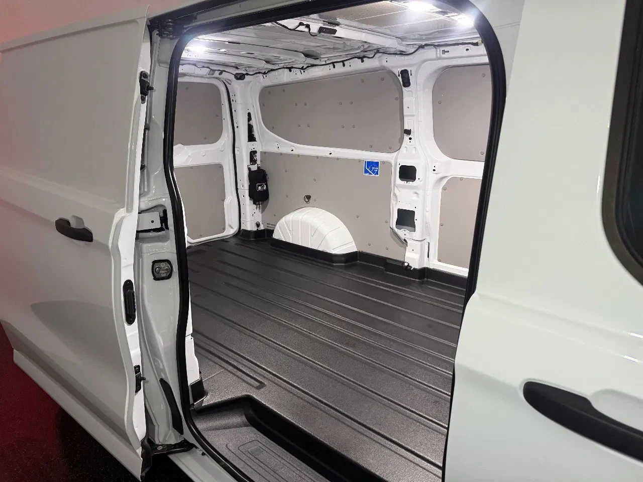 Hoofdafbeelding Ford E-Transit Custom