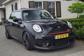 MINI Cooper John Works 2.0 Automaat (231pk) Pano/Kuipstoelen/JCW Pro/JCW uitlaat/ACC