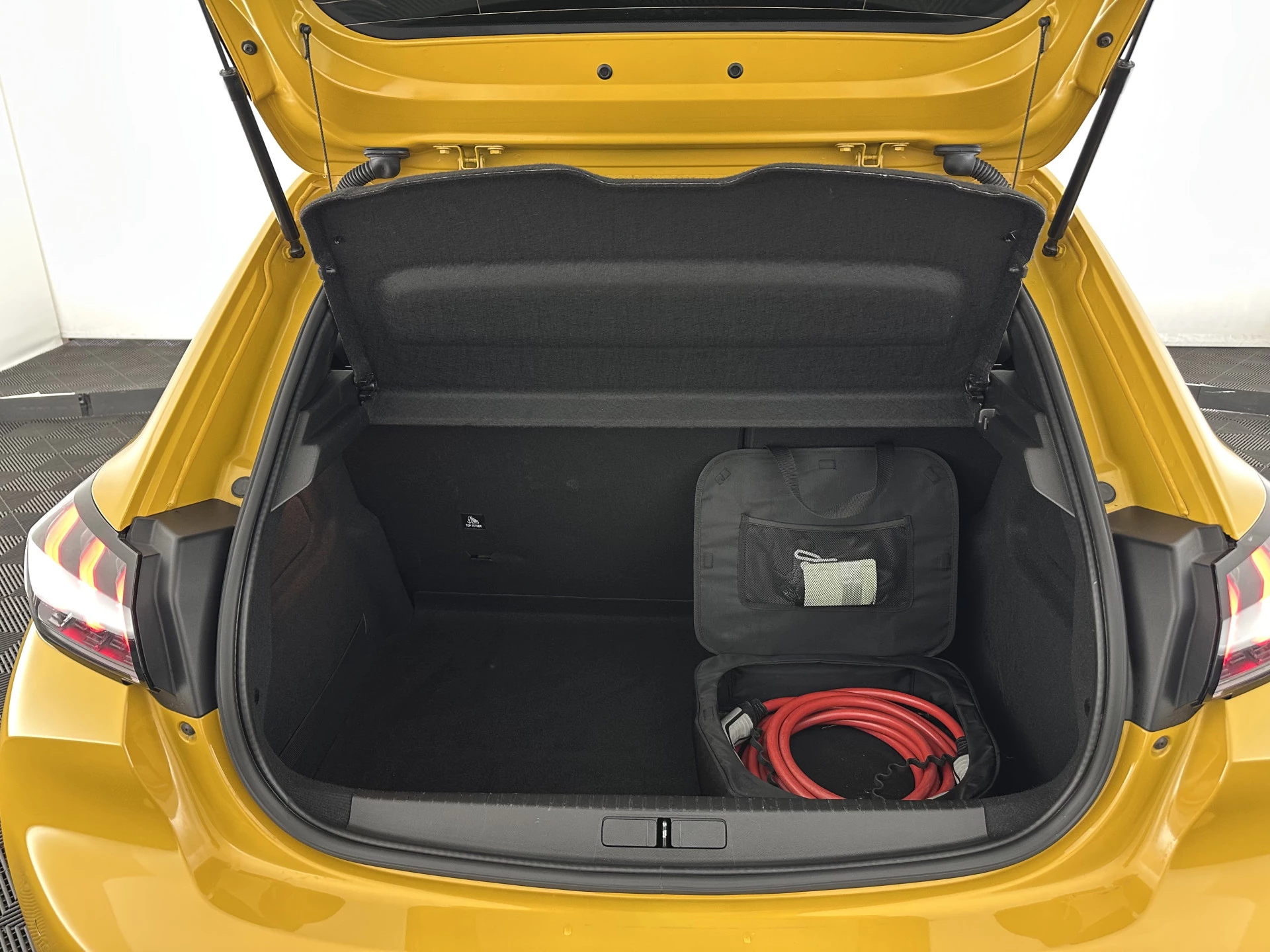 Hoofdafbeelding Peugeot e-208