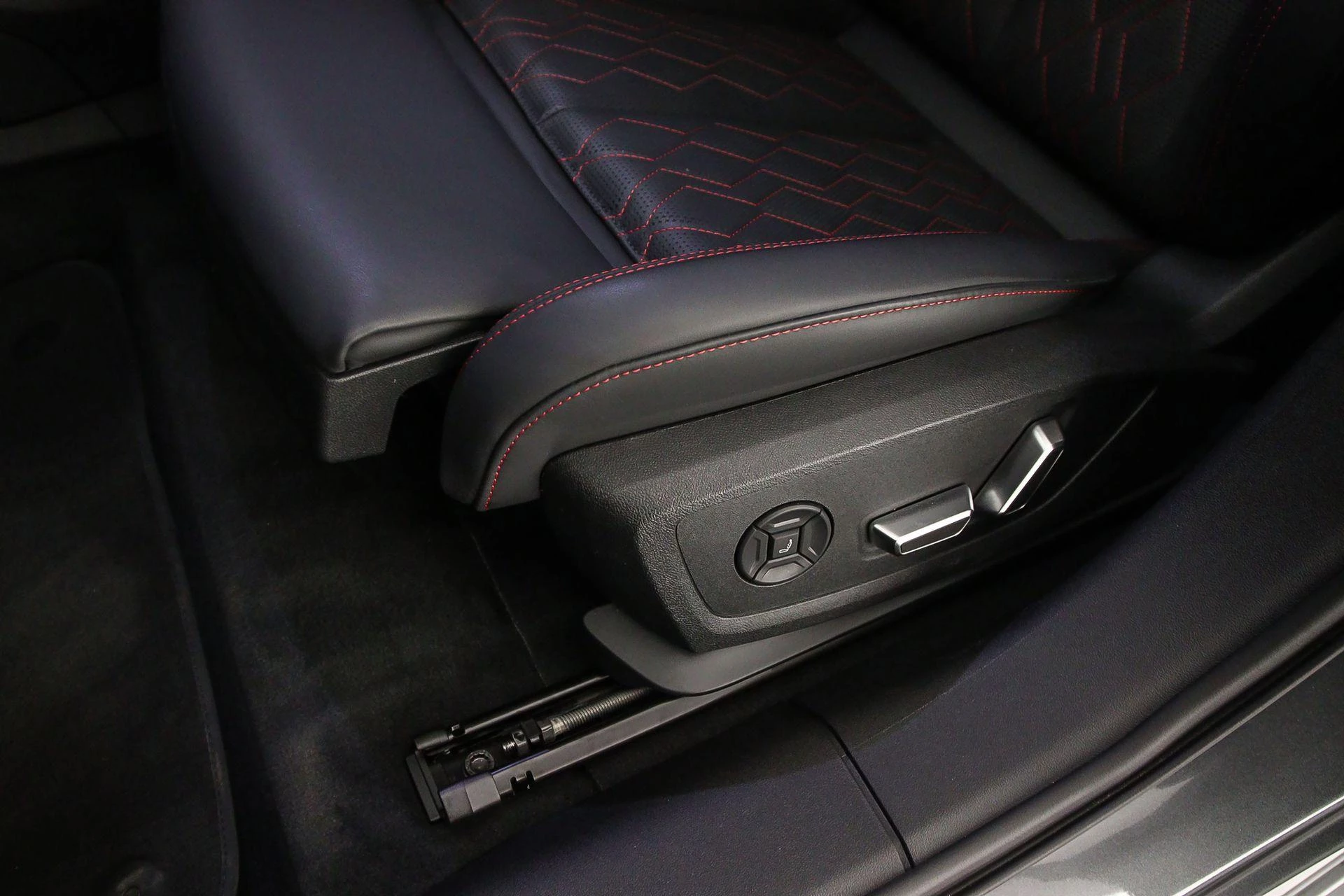 Hoofdafbeelding Audi A6 Avant e-tron