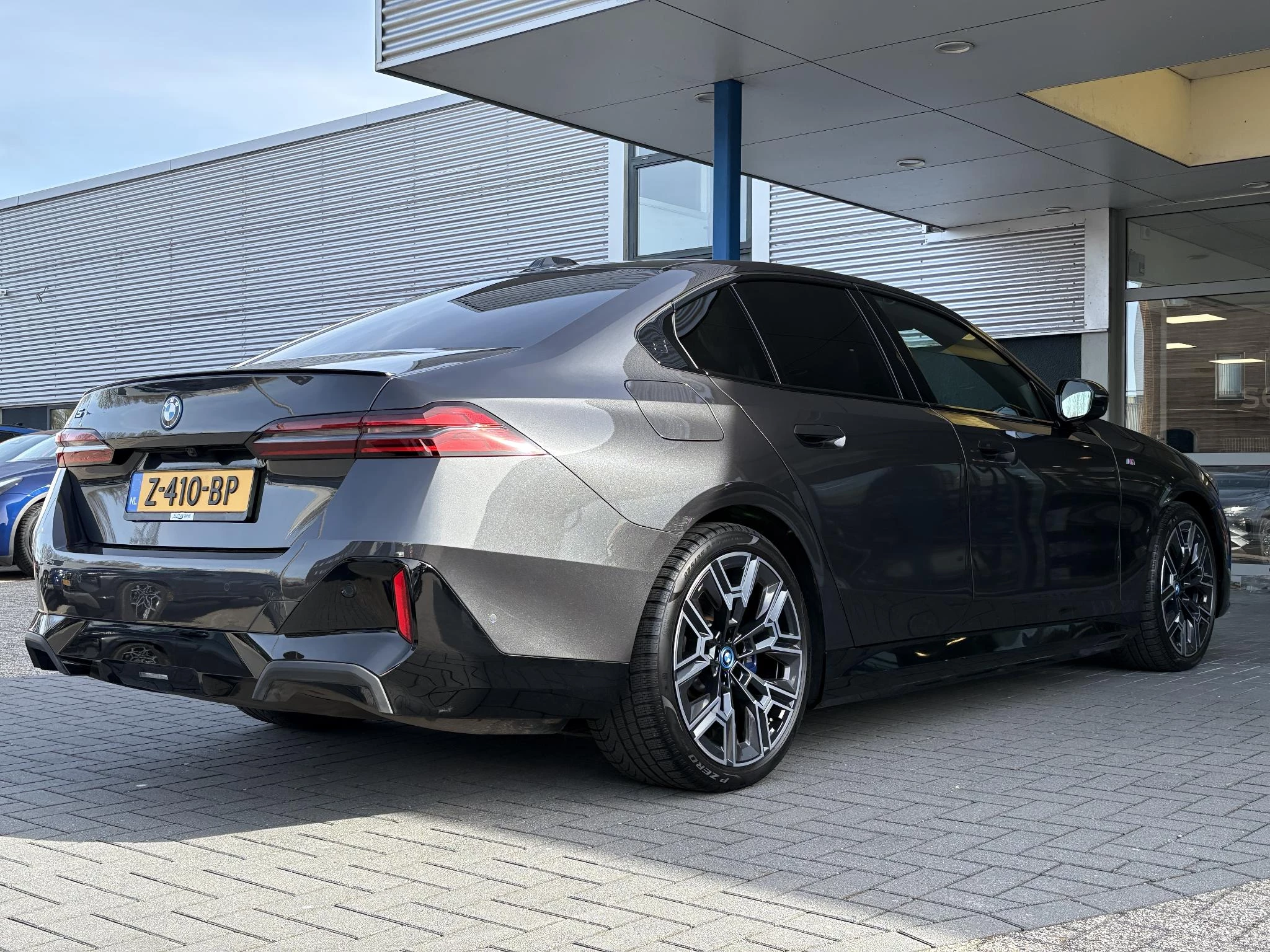 Hoofdafbeelding BMW i5