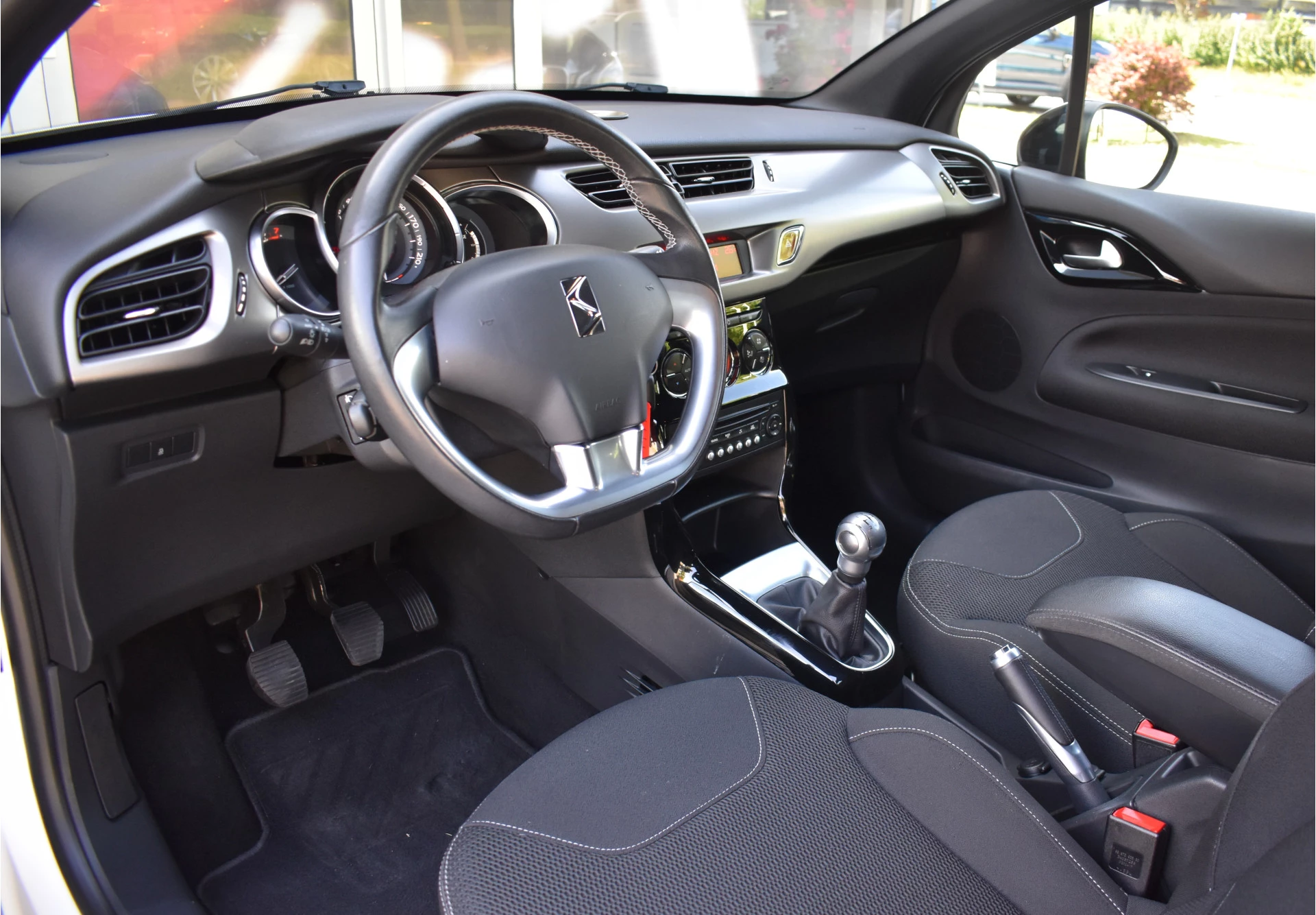 Hoofdafbeelding DS DS 3