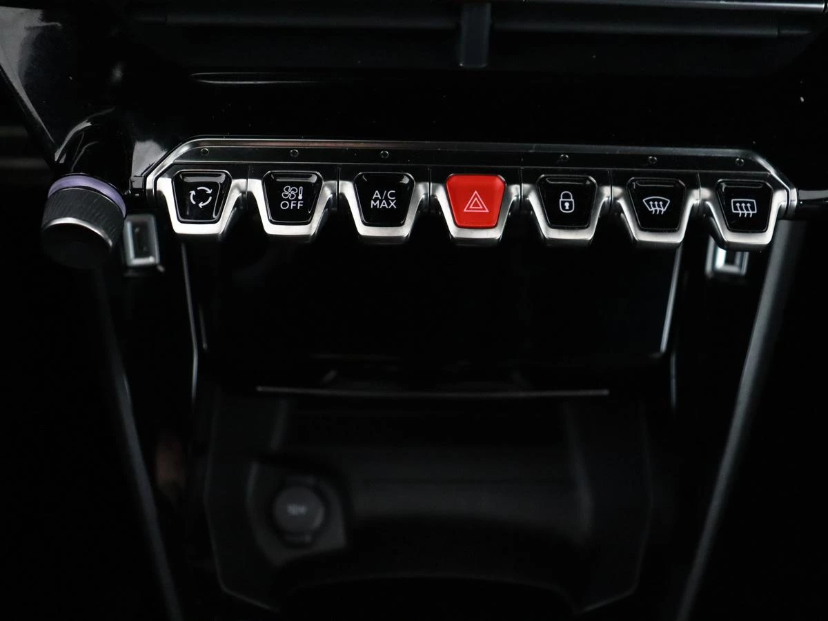 Hoofdafbeelding Peugeot e-2008