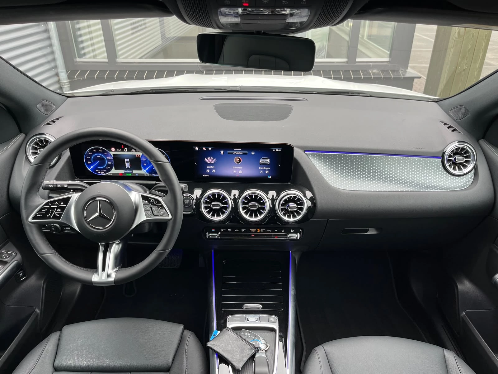 Hoofdafbeelding Mercedes-Benz EQA