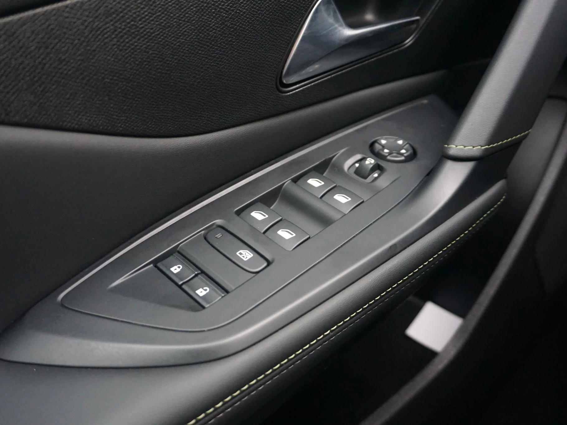 Hoofdafbeelding Peugeot e-308