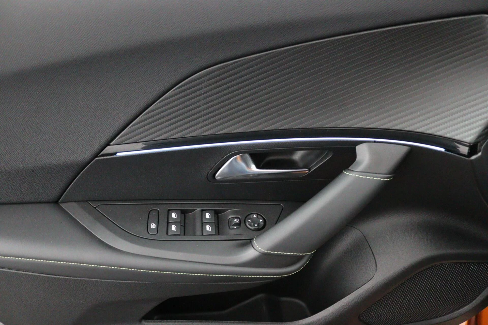 Hoofdafbeelding Peugeot e-2008