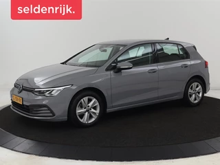 Volkswagen Golf 1.0 eTSI Life | Camera | Carplay | Navigatie |  Sfeerverlichting | Parkeerhulp | Adaptive cruise | Digital Cockpit | Climate control | Bluetooth | Full LED